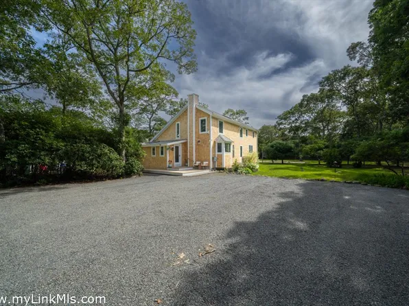 229 Oak Ln, West Tisbury, MA 02575