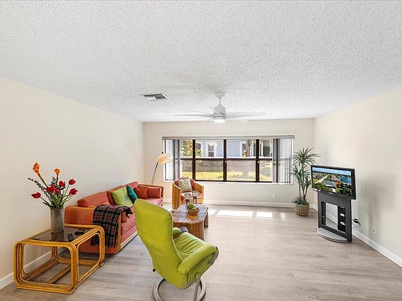 4th image of 1775 S Dovetail Drive #R