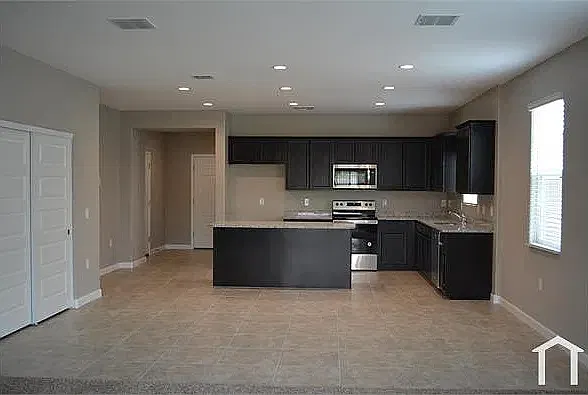 5 bed, 2245 sqft, $3,000 — Photo 2
