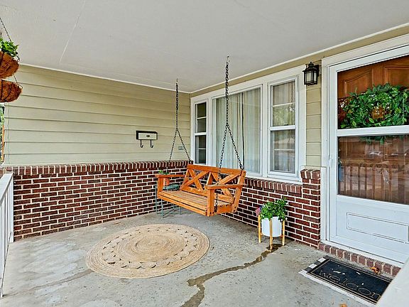 3rd image of 2040 N Kessler St