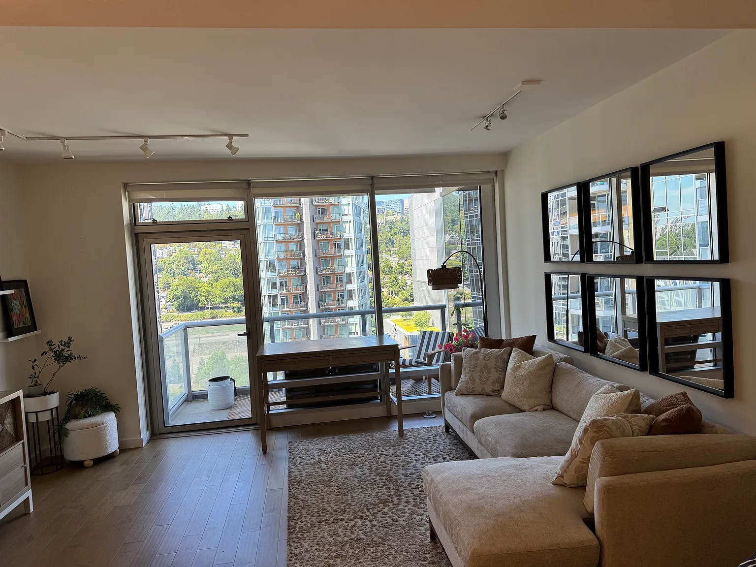 1 bed, 982 sqft, $2,600 — Photo 4