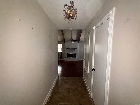 3rd image of 1 Danbury Ln