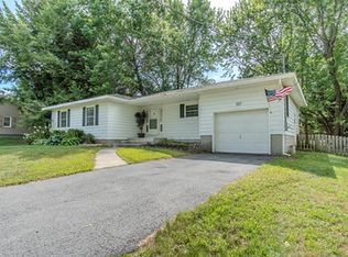 105 Hounsfield St, Sackets Harbor, NY 13685