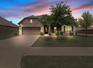 601 Autumn Run Dr, Midlothian, TX 76065