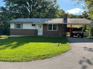 907 Rose Hill Dr, Imperial, MO 63052