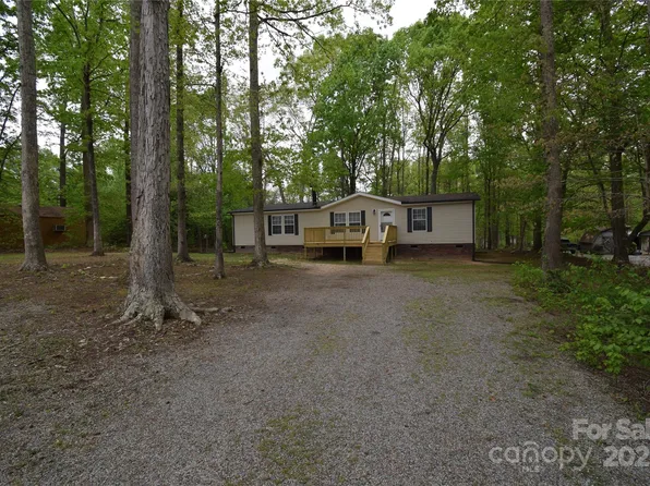 121 Silver Fox Ct, Mount Holly, NC 28120