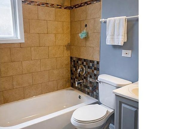 3rd image of 1643 S Trumbull Ave