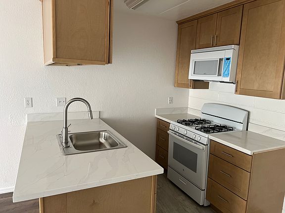 5th image of 33077 Lake Michigan St