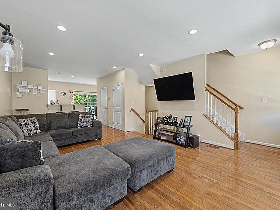 3rd image of 102 Winterberry