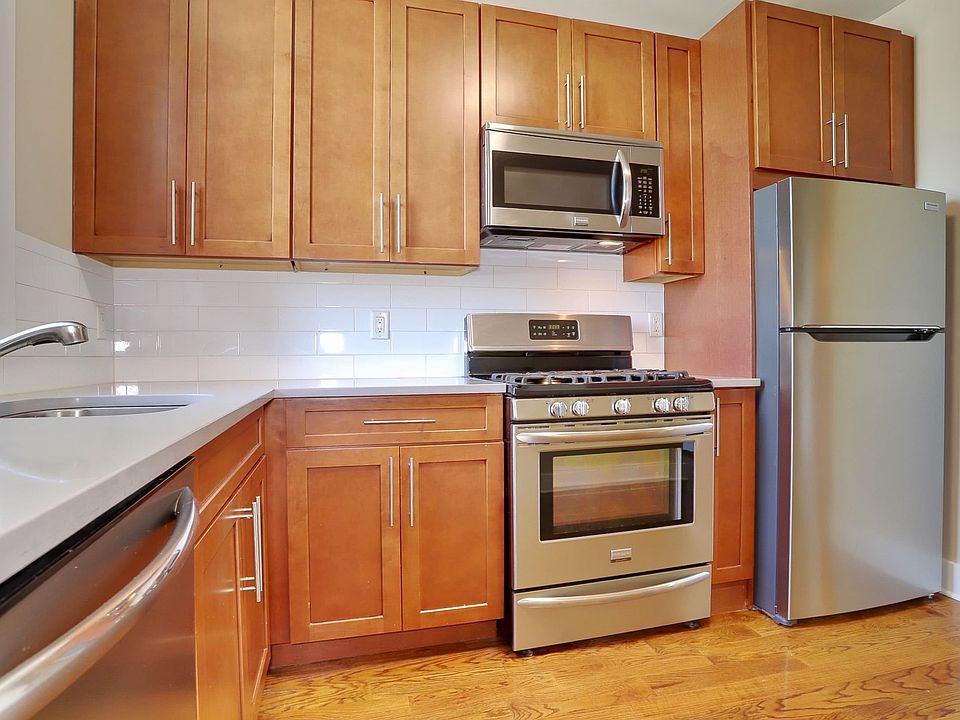 1st image of 824 Washington St APT 2