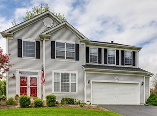 2630 Constitution Dr, Lindenhurst, IL 60046