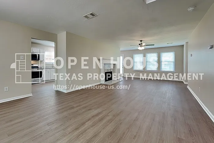 4 bed, 2.5 bath, 2496 sqft, $2,600 — Photo 4