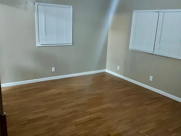 1329 E Main St — Photo 12