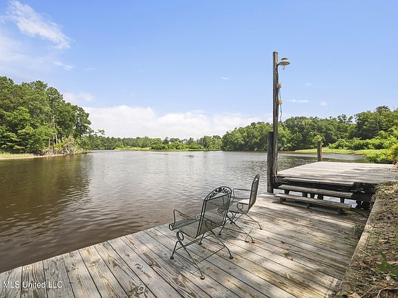 4th image of 3512 River Bluff Rd