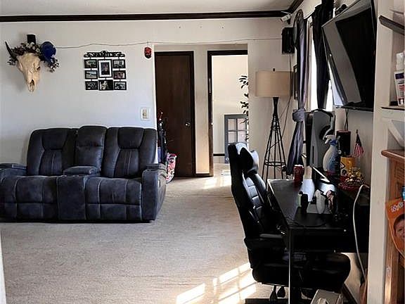 4th image of 315 SE Melody Ln