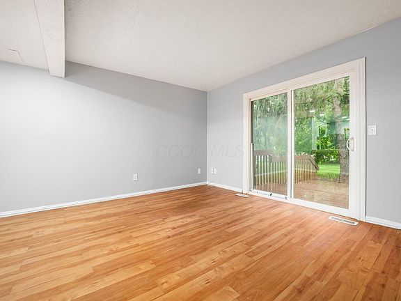 3rd image of 497 Foxtrail Cir E