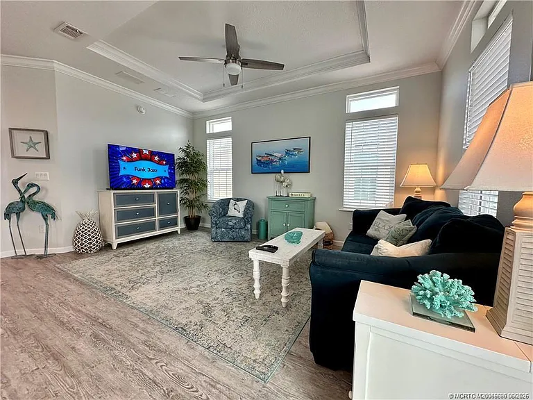 352 NE Starboard Dr — Photo 3