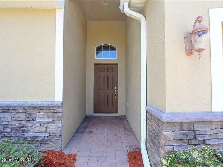 5834 Trieda Dr — Photo 3