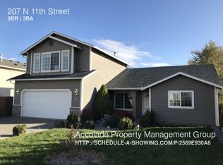 207 N 11th St, Selah, WA
