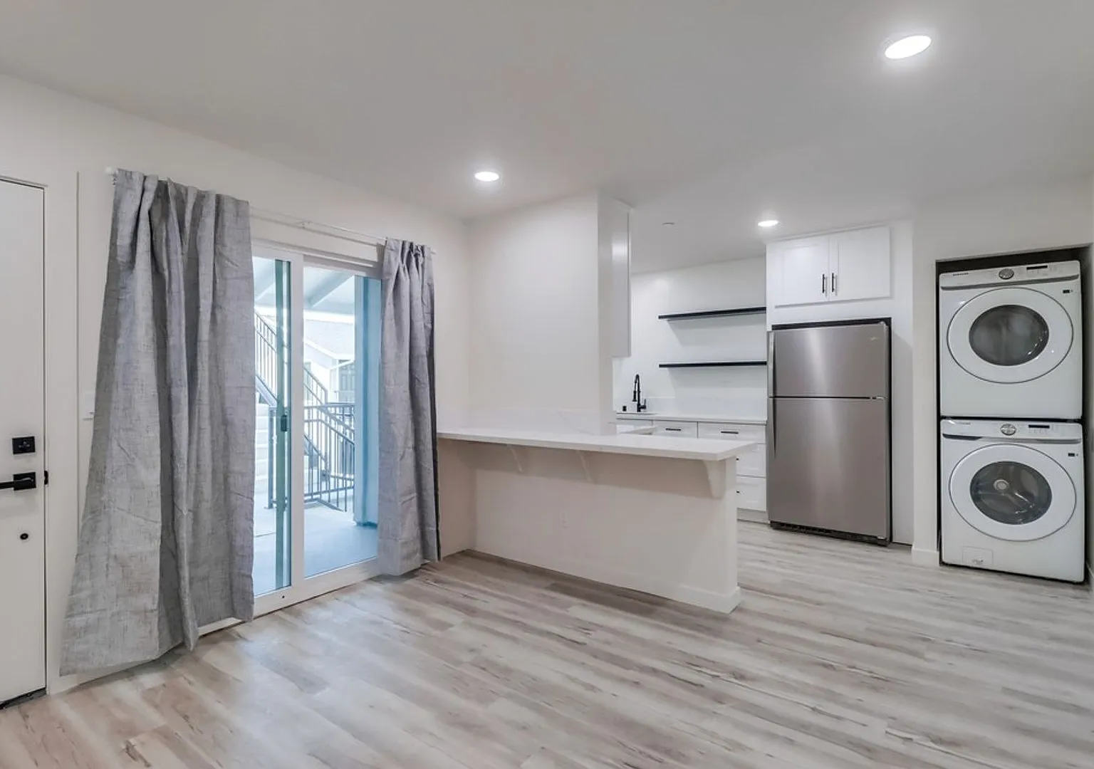 1468 Hornblend Street — Photo 2