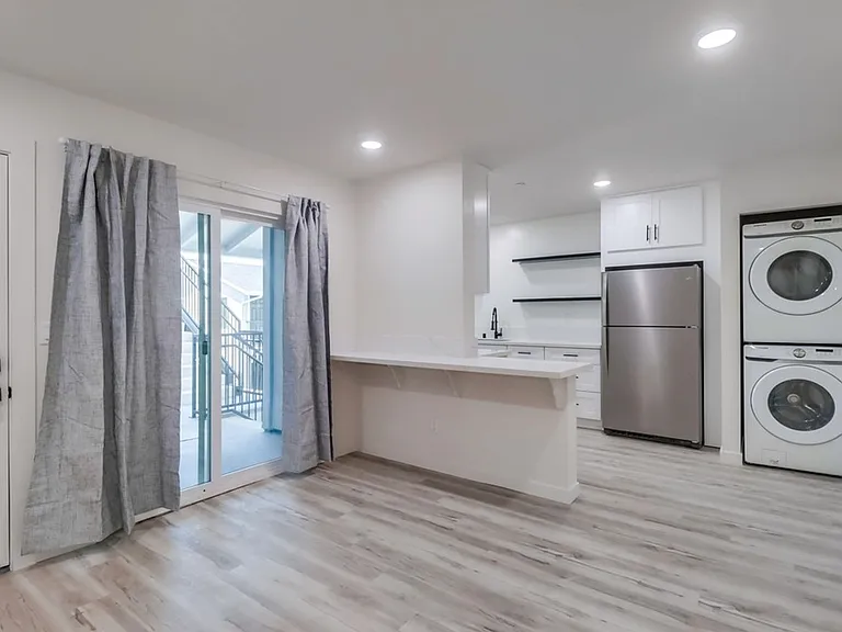 1468 Hornblend Street — Photo 2