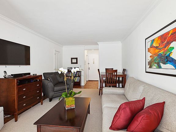 3rd image of 205 E 77th St APT 2C