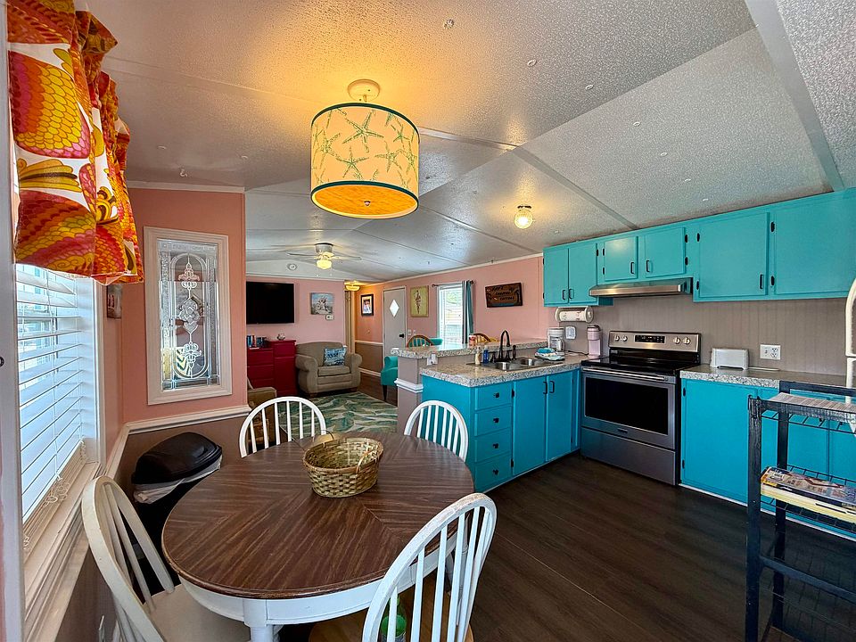 1st image of 147 Oceanside Dr.
