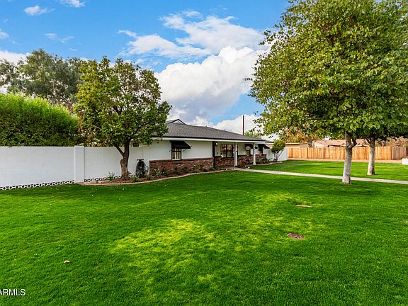 3rd image of 4017 E WILSHIRE Drive