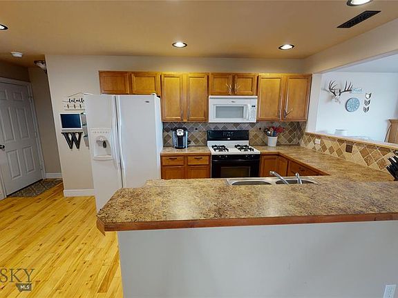 2nd image of 108 N River Rock Dr