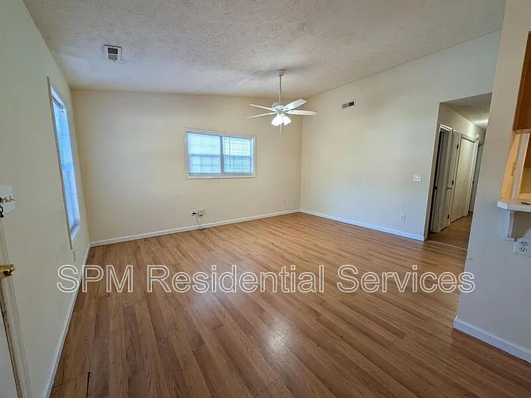 717 Varsity Dr — Photo 3