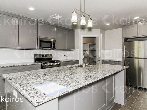 4th image of 2803 Destin Ave