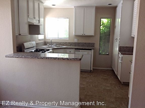 2nd image of 663 Woodcrest Dr #B