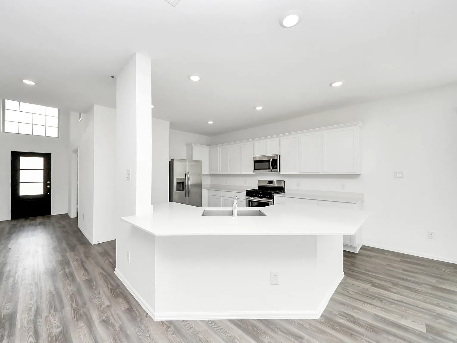 5 bed, 3.5 bath, 2668 sqft, $2,600 — Photo 4