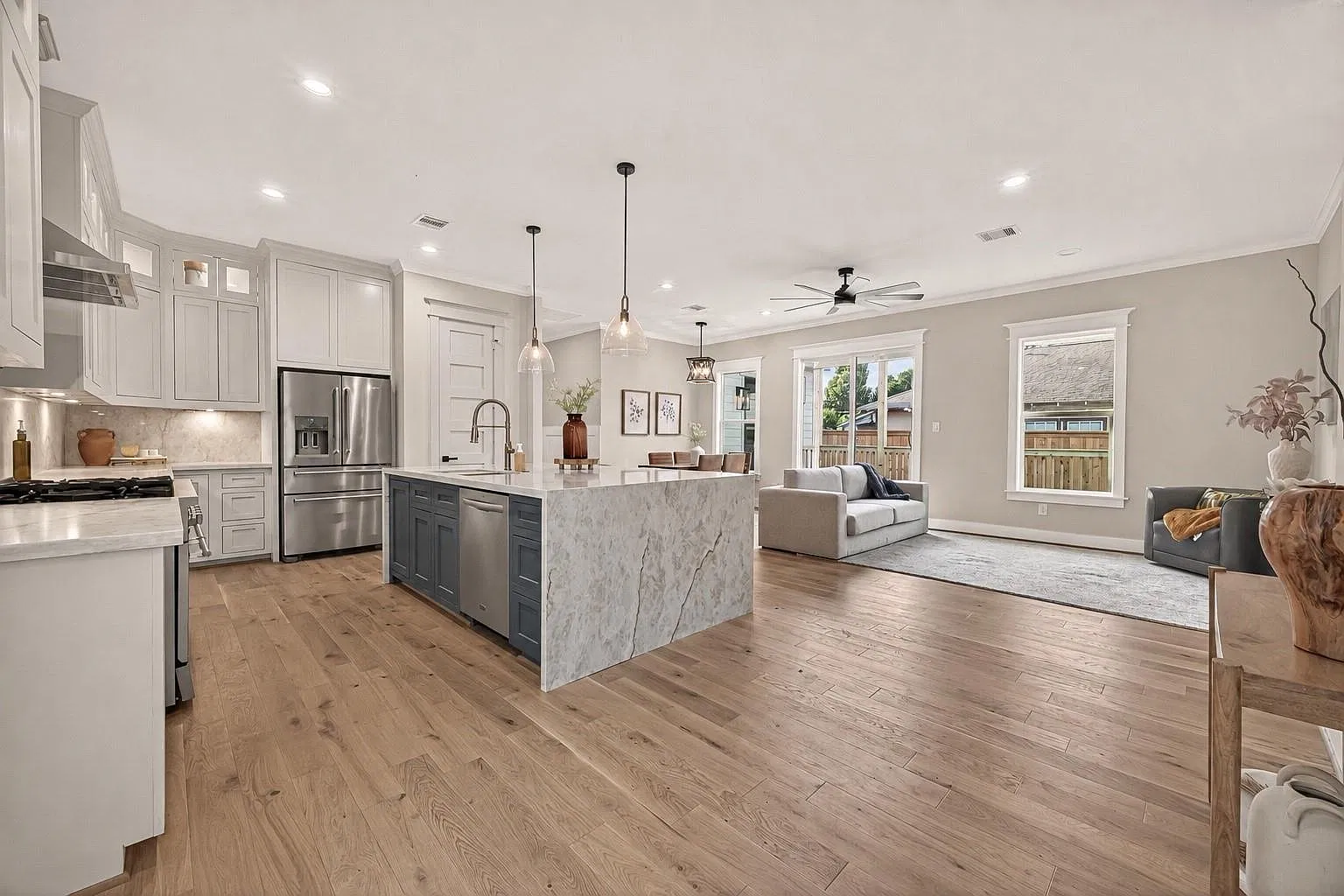 3 bed, 3.0 bath, 1974 sqft, $3,500 — Photo 1