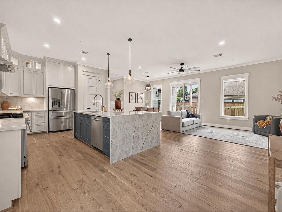1st image of 301 Vincent St