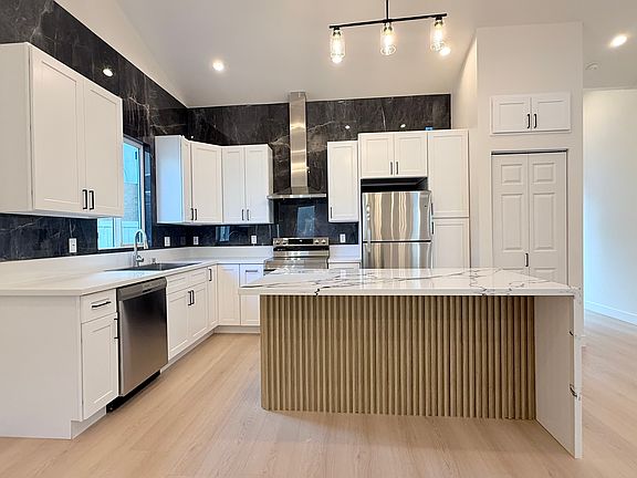 5th image of 430 Glenwood Pl #B