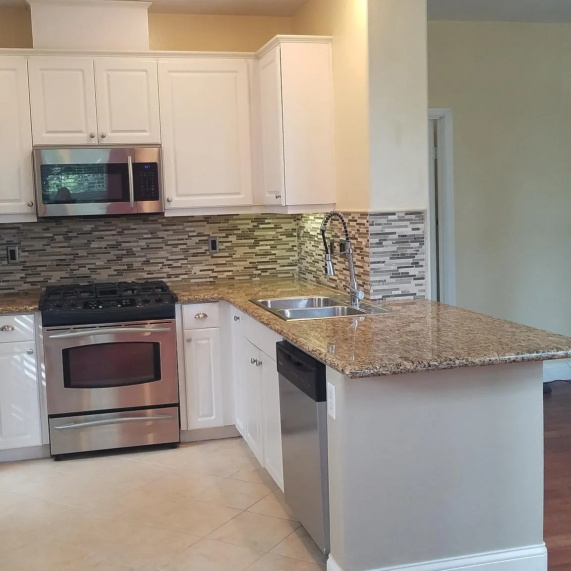 2 bed, 1140 sqft, $3,100 — Photo 3