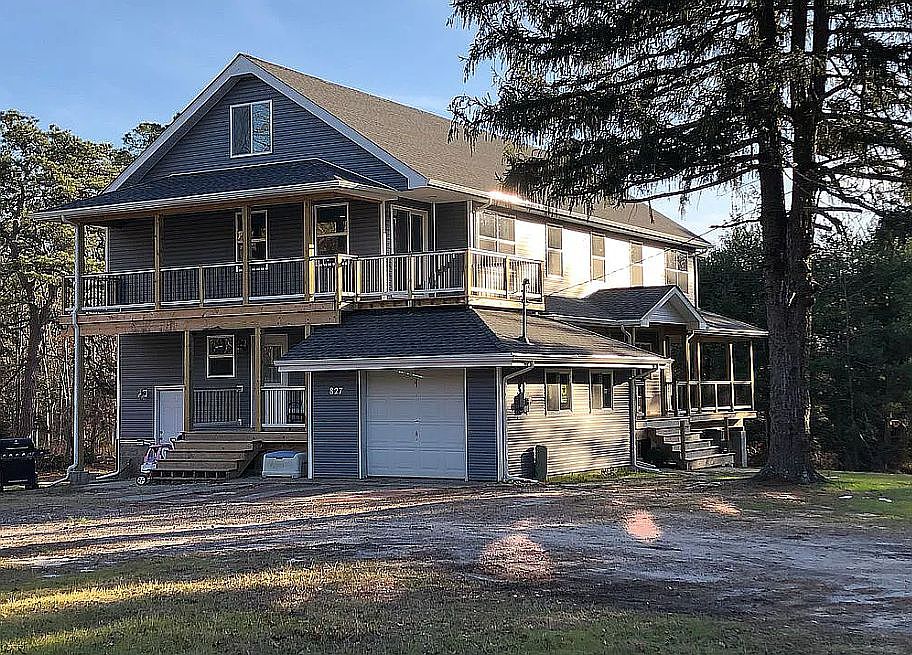 2nd image of 827 W Bay Ave