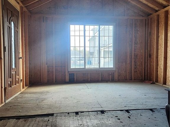 3rd image of 48 Hancock St