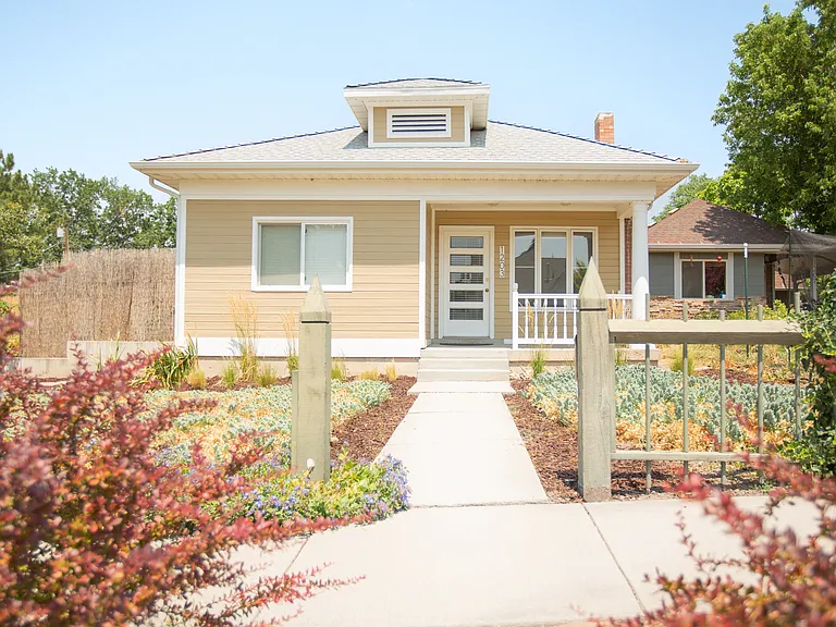 1203 E Roosevelt Ave — Photo 2