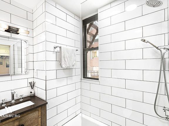 5th image of 212 E 48th St APT 3E