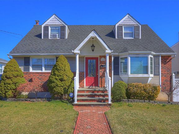 2nd image of 1164 Laidlaw Ave