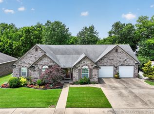 204 Gist Dr, Pryor, OK 74361