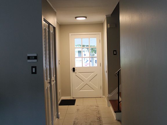 5th image of 500 Maplewood St