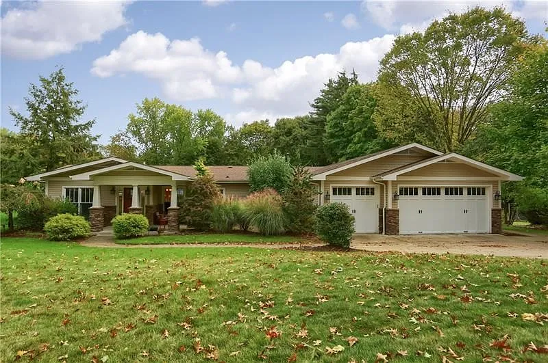 1137 Woodland Rd photo 1