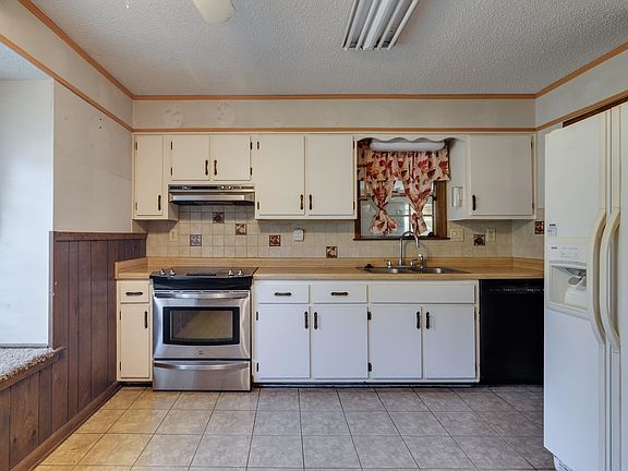 5th image of 8083 Cinders Rd