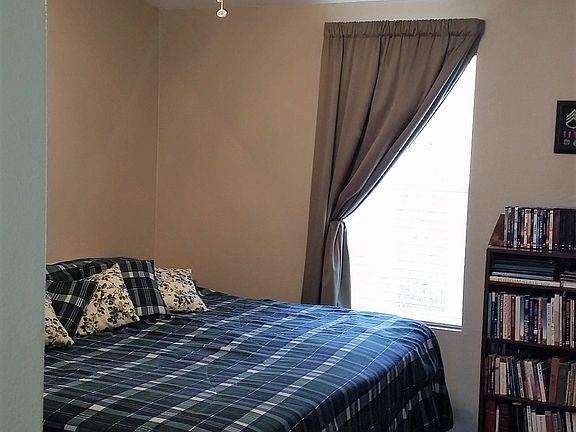 Guest room, king bed