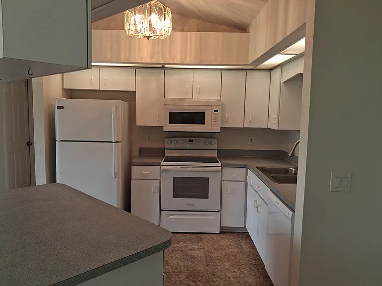 2420 Dumont Ln — Photo 8