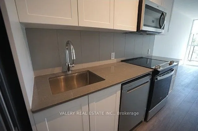 681 Yonge St #227 — Photo 7