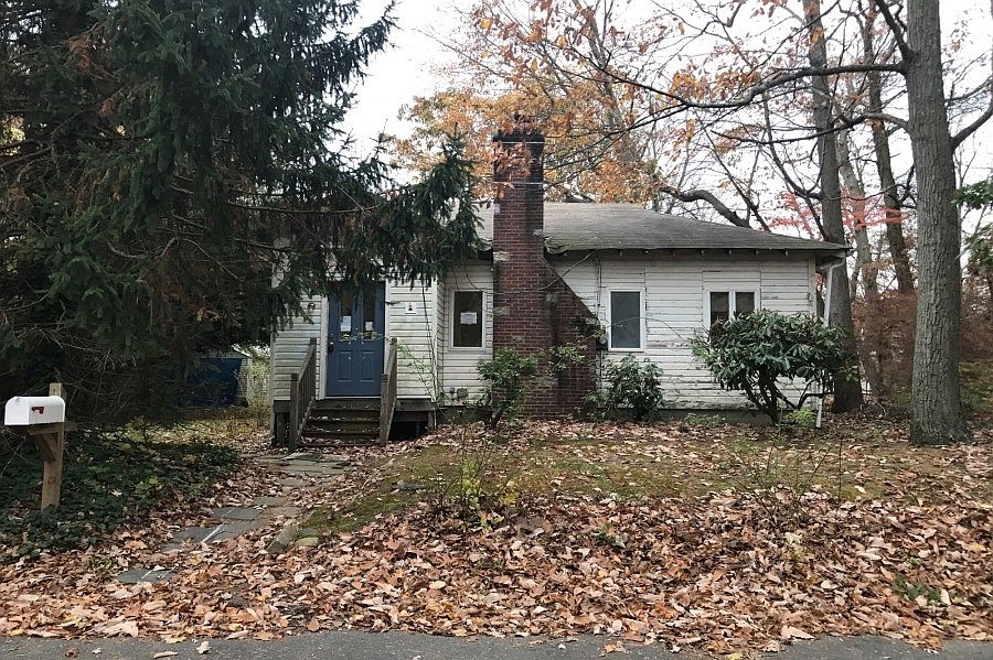 1st image of 6 Simpson Pl